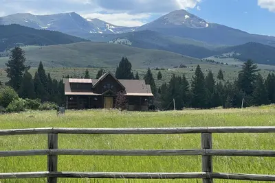 Image de Belle maison du Montana à l'ouest de Mcallister donnant sur North Meadow Creek