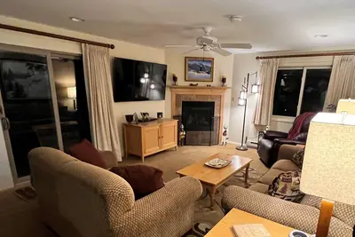 Luxe Slopeside Ski en Ski out Condo dans le cœur de tout
