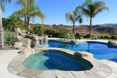 Image de Luxury Vineyard Estate on Deportola Wine Trail - Mountain & Vineyard View