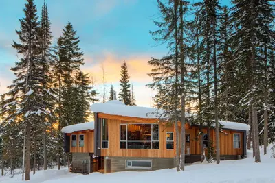 Un ski-in Ski-out est vrai, d'une famille d'accueil Genre