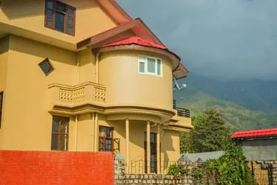 Image de Le Sojourn - Gulmohar villa de 3 chambres pour 10 pax ~ Vue sur la montagne ~ Gardens