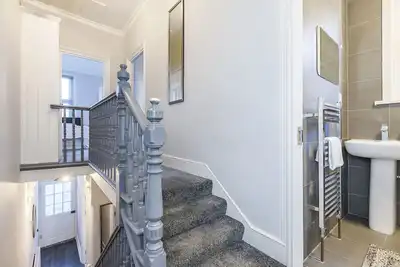 Image de Maison spacieuse en face du parc