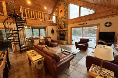 Image de Emplacement! Castle Rock / Wi Dells / Northern Bay, 10 acres, 5 Br, 2 salles de bain, pour 20 +