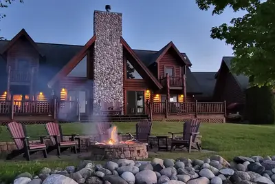 Image de Détroit de Mackinac Log Lodge - Mackinaw City