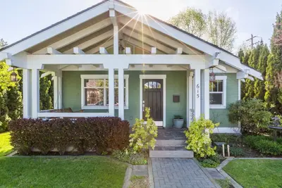 Image de Bluebird Day - Artisan de Cascadia - Promenade partout, bain à remous, vélos