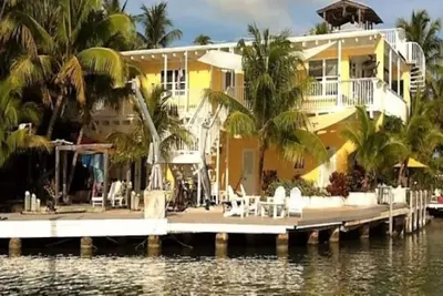 Image de Sunset Villas - Hébergement abordable au bord de l'eau avec amarrage et rampe