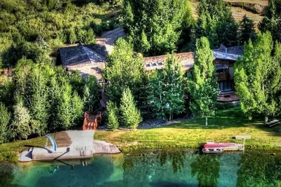 Image de Cabine 7 000 pieds carrés sur 36 acres avec son propre lac privé