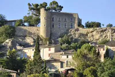 Image de Authentique Menerbes Maison de village avec jardin isolé, Pool & Spectacular View