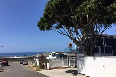 Image de Belle maison récemment rénovée avec vue sur l'océan près de la plage de Rincon! Accès à la plage!