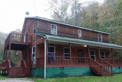 Image de The Bunkhouse A Two Story Rustic Cabin 3br 2ba
