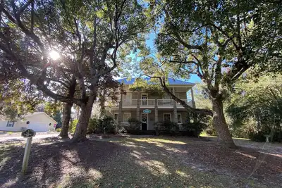 Image de Maison historique de 5 chambres, à pied du ferry de l'île Cumberland