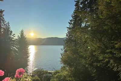 Image de Partagez Our Lakeside Paradise