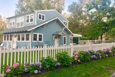 Image de Cottage restauré dans la rue de la plage ~ 5 Br / 3 Ba