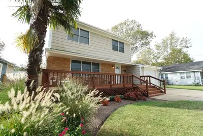 Image de L'été est sur la voie! Confort Et Emplacement À Son Meilleur!