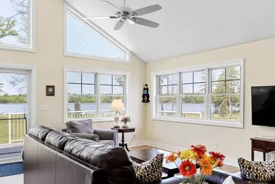 Image de Nouveau * Book 2019 * Heron's Landing-Lakefront / Plage privée / Dock-S Haven, Saugatuck