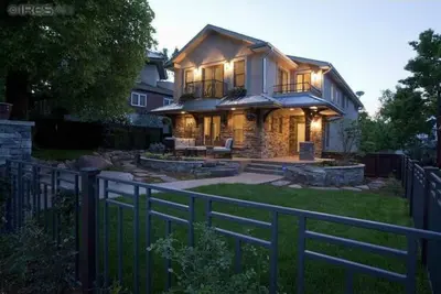 Image de Maison de luxe dans le quartier de Chautauqua, à distance de marche du centre-ville et du Cu