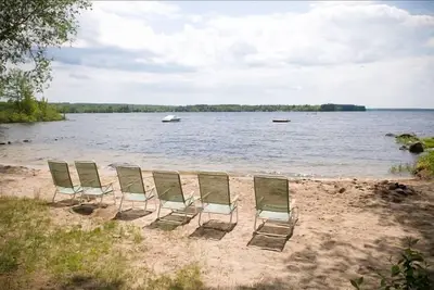 Image de Camp d'été parfait du lac Sebago et plage de sable (Jordan Bay, Raymond, Maine)