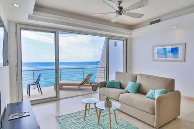 Image de * SPÉCIAL ÉTÉ * Condo de luxe en bord de mer à Simpson Bay
