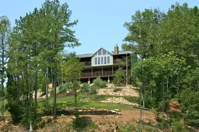 Image de \"The Rusty Hook\" - Spacieux 4 chambres au bord du lac avec quai couvert privé