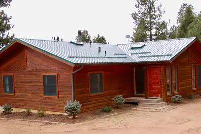 Image de Vue magnifique sur le pic et la forêt de Pike (nouvelle maison à l'intérieur)