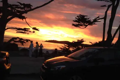 Image de Étapes vers Carmel Beach, dans le rectangle doré. L'emplacement idéal!