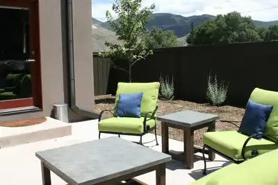 Image de * RÉSERVEZ Maintenant pour la saison de ski! * Belle Nouvelle Maison Multi-Familiale. Downtown Salida!