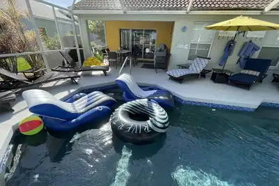 Image de Villa de 3 chambres avec piscine fermée située juste au 16ème trou de golf