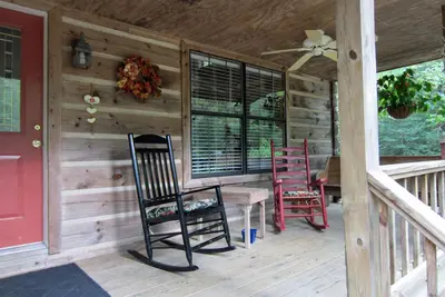 Image de Cabine privée dans les bois avec bain à remous! 5 min du parc Fcf
