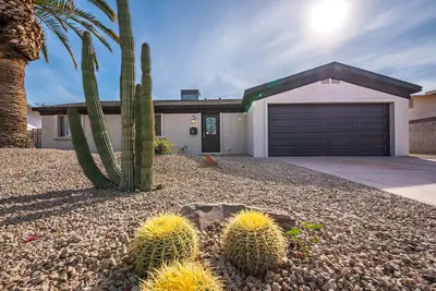 Image de 3 chambres, 2 salles de bain Maison récemment rénovée dans la vieille ville de Scottsdale
