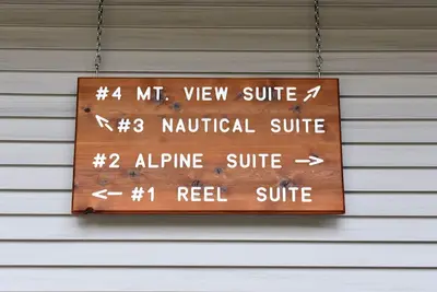 Image de Profitez de cette suite de luxe nouvellement construite entourée de la beauté naturelle de l'Alaska