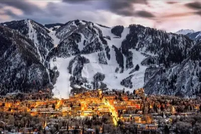 Image de Downtown Aspen Condominiums - À pied des remontées mécaniques - Unité de 2 chambres à coucher