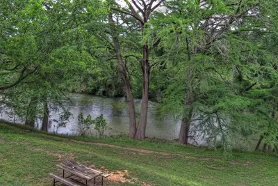 Image de Luxe Log Cabin Sur La RIVIÈRE Frio