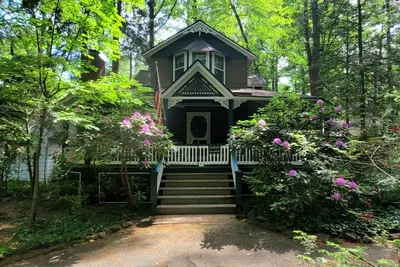 Image de Beauté victorienne avec un film fabuleux autour de porche
