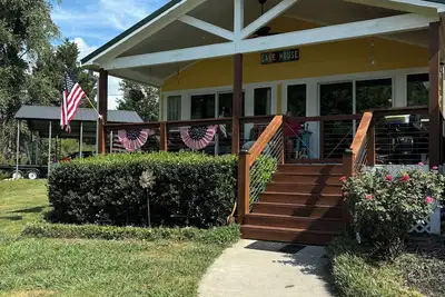 Image de Front de lac, deux quais, familial, cuisine complète, comme à la maison!