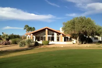 Image de Grande, belle maison avec une vue imprenable sur l'Aigle & Golf Course ~ 3 Chambres, 2. 5 Bath