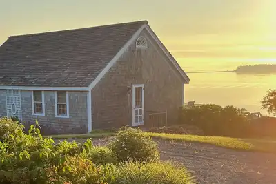 Image de \"Sea Meadow\" Cottage en bord de mer: vue sur le phare et plage privée