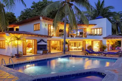 Image de Villa privée exclusive de 3 chambres avec piscine chauffée, bain à remous