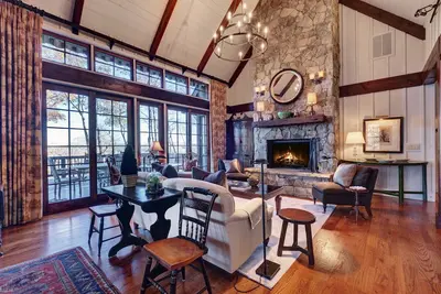 Image de Maison de luxe avec vue sur la montagne dans le club de golf Old Edwards