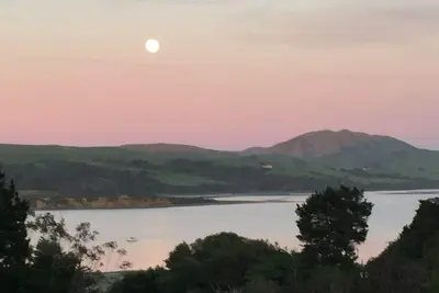 Image de The Cliff House - vues imprenables de la baie de l'Open & Chaleureuse petite maison