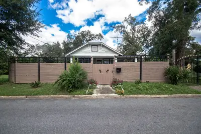 Image de Sloane's Garden Home - Centre-ville-Executive Home