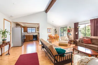 Image de Quartier familial climatisé de Salem 3 br / 2ba - à 5 minutes du centre-ville
