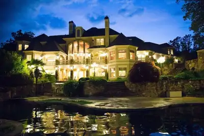 Image de Château de luxe avec une vue imprenable sur le lac Lanier - 18 000 pieds carrés