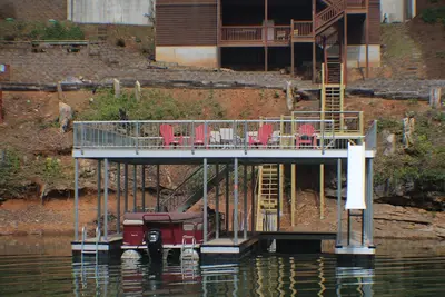 Image de «Slice of Heaven» 4500 pieds carrés, 2 cuisines, quai couvert