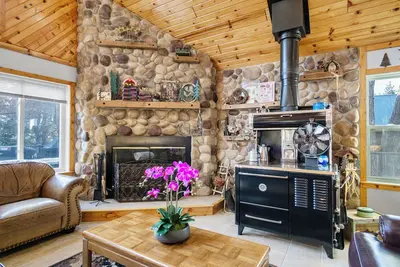 Image de Escapade Grand Lodge Maison Lac Holcombe Retreat & Event Center Maison