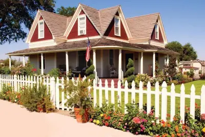 Image de French Country Farmhouse B et B- Sunset Magazine RECOMMANDÉ!