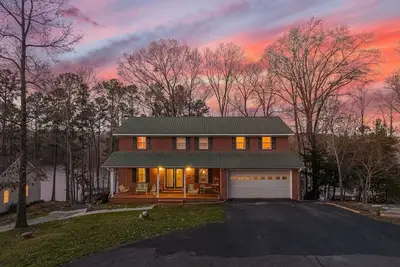 Image de Deep Water Lake Home, familial et convivial, près de Uga et Clemson, Aucun Frais De Nettoyage