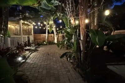 Image de Maison magique de la cour privée près de la plage