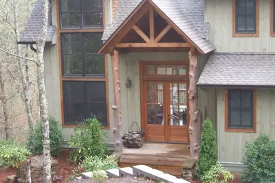 Image de New Mountain Lodge avec vue sur le ruisseau et le lac Glenville