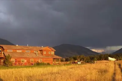 Image de Belle Lodge sur le Yellowstone - Grande pour les chasseurs / pêcheurs et les familles!