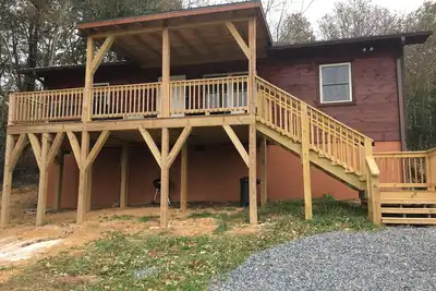 Image de Nouvelle liste! sur 12 acres w / Hot Tub droit sur le Blue Ridge Pkwy! Bonheur pastoral